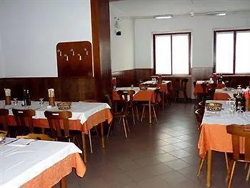 Al Sole كاستلْنْيوفو ديل غارد